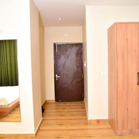 Hotel Olive Crown Lucknow Bagian luar foto