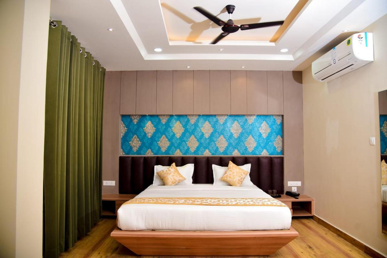 Hotel Olive Crown Lucknow Bagian luar foto