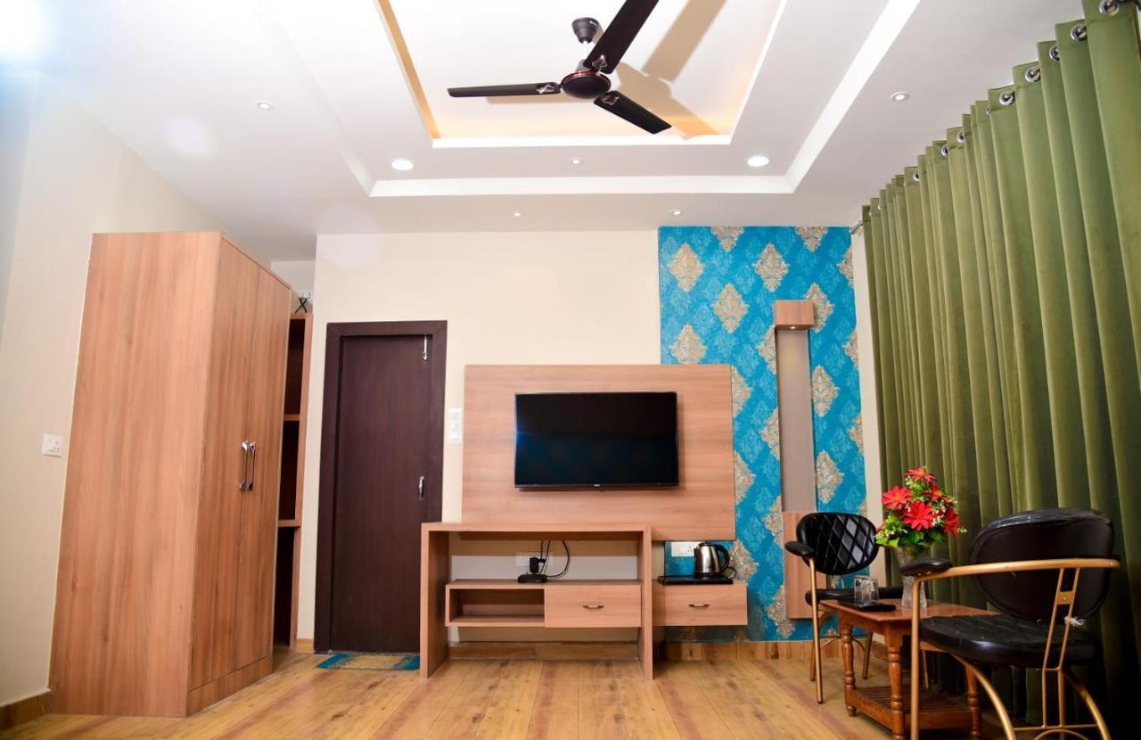 Hotel Olive Crown Lucknow Bagian luar foto