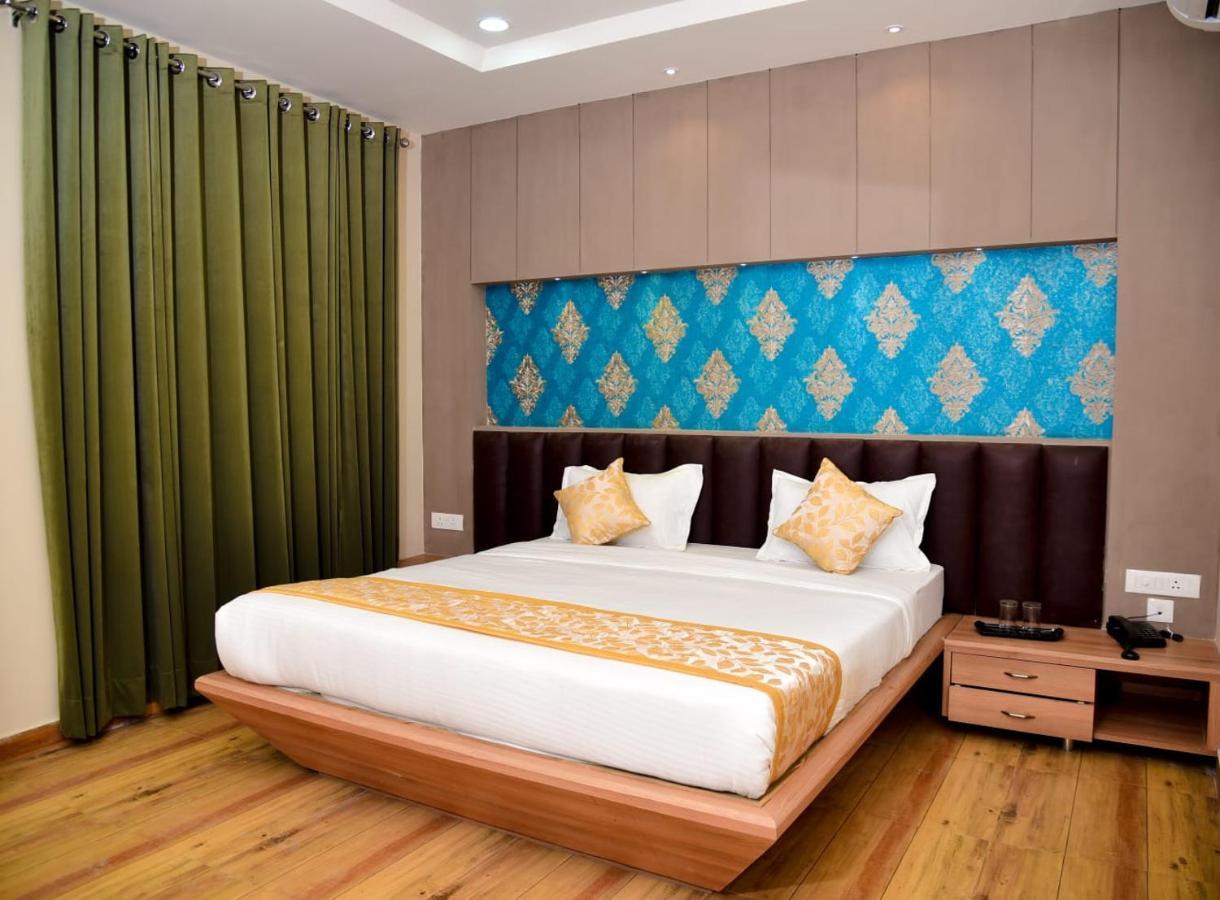 Hotel Olive Crown Lucknow Bagian luar foto