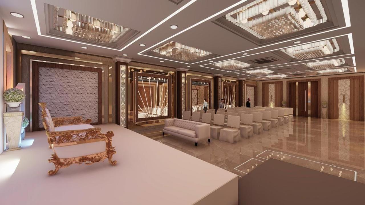 Hotel Olive Crown Lucknow Bagian luar foto