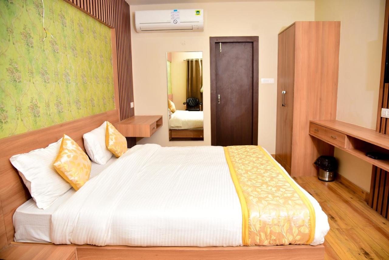 Hotel Olive Crown Lucknow Bagian luar foto