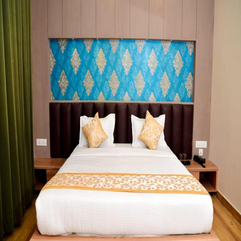 Hotel Olive Crown Lucknow Bagian luar foto