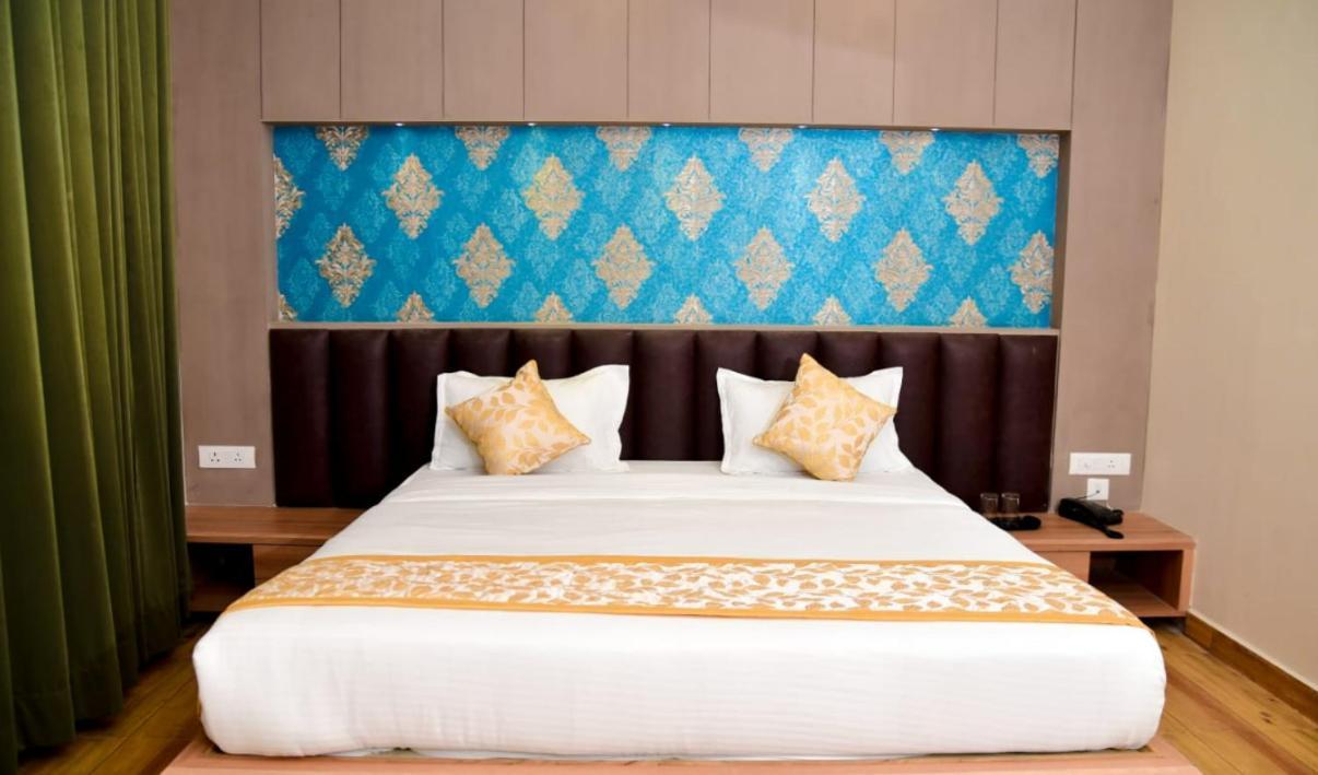 Hotel Olive Crown Lucknow Bagian luar foto
