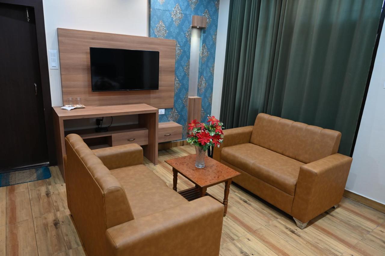 Hotel Olive Crown Lucknow Bagian luar foto