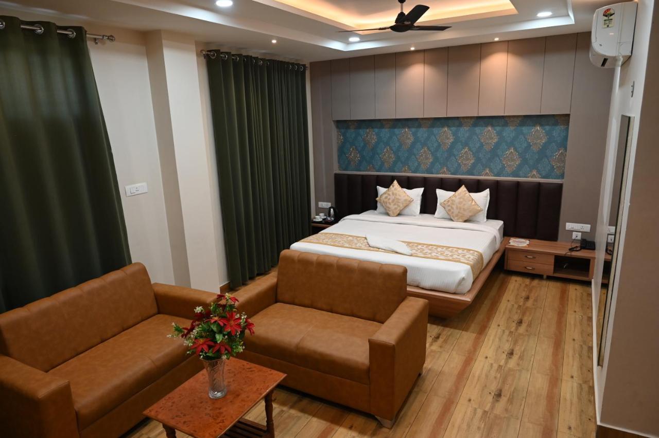 Hotel Olive Crown Lucknow Bagian luar foto
